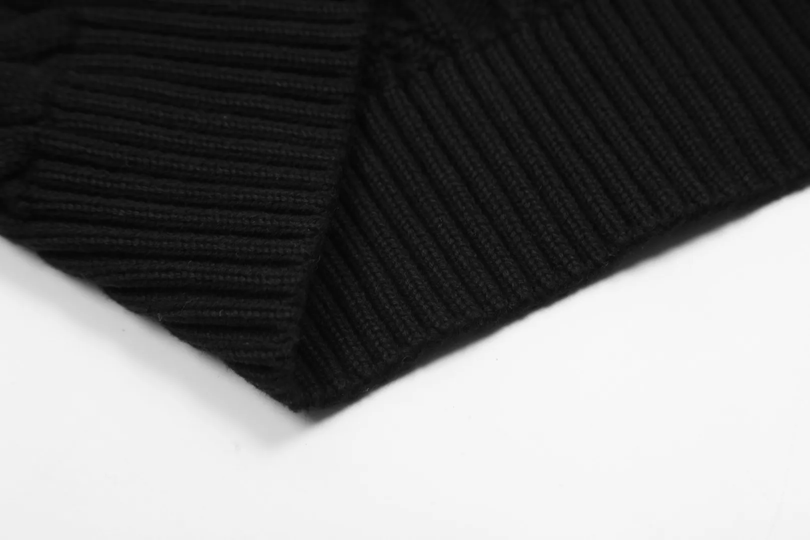 🅿️160 "Top quality" Style number: DS002# (not off the shelves all year round) [Ralph Lauren round neck solid color pony embroidered logo knitted short sleeves] ✅Ralph Lauren classic basic versatile knitted short sleeves for all seasons ✅Main supplier platform live broadcast Wholesale entities Replenish when out of stock Not off the shelves ✅ZP quality 1:1 version Scan the code to enter the GF website Counter quality ✅Detailed quality is the only one in Guangzhou Imported quality cotton yarn, focusing on high-end, cost-effective, good quality needless to say ✅The version is restored to the original order, the maximum size can be worn up to 160 pounds, loose, comfortable and stress-free ✅The upper body is simple and easy to match, a must-have for goddess ootd, good-looking clothes are never picky, a must-have in the goddess’ wardrobe Size: S-XL Color: Black White Gray Light Blue Light Pink Colorful Blue Khaki Bright Yellow Fruit Green Milk Apricot Wood Green Taro Purple Chinese Red Anchor Red Navy Red Label Navy Blue White Label